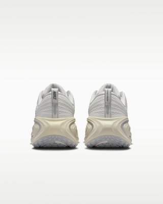 NIKE+VOMERO+PLUS.png